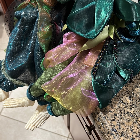 Christian Siriano Skeleton Dolls
Couple Halloween Mardi Gras Anytime Posable - Picture 7 of 11